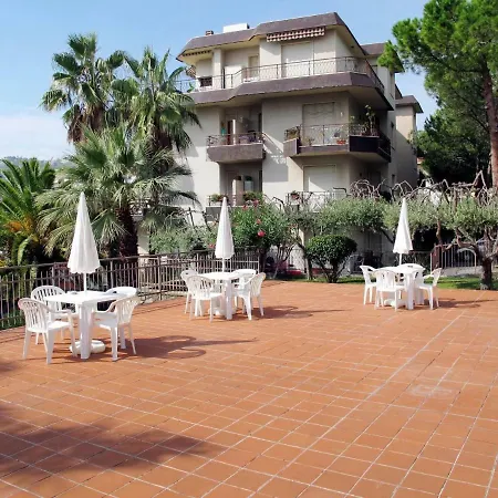Locazione Turistica Casa Cosetta * סנרמו